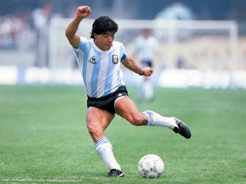 Top Những “Kèo Trái” Hay Nhất Lịch Sử Bóng Đá 2 Diego Maradona – Khi chiếc chân trái mang linh hồn bóng đá